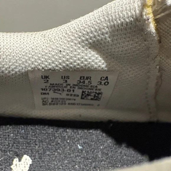 Puma White and Red Indoor Soccer Cleats - Picture 4 of 4